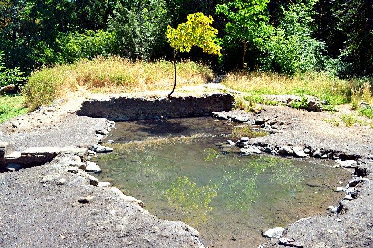 Gran piscina de baño en las Aguas Termales de McCredie