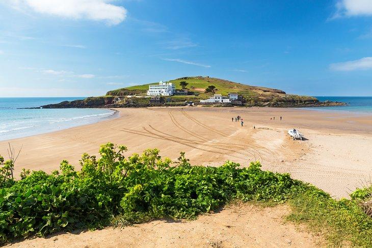 Bigbury-on-Sea Beach, der zu Burgh Island führt