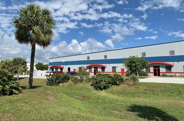 Un hangar en el Pompano Beach Air Park