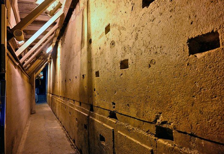 La Pierre du Mur dans les tunnels du Mur des Lamentations
