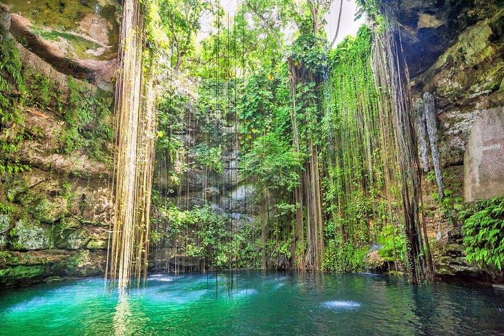 Cenote Ik-Kil en la Península de Yucatán