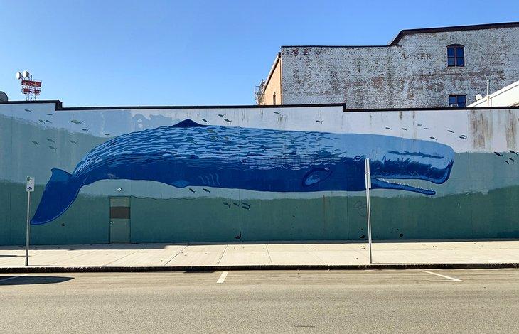 El Whaling Wall es un landmark icónico en el Distrito Histórico del Agua de Nueva Londres