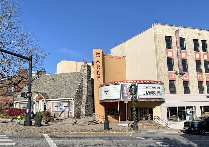 El Garde Arts Center ofrece entretenimiento en el histórico Garde Theater