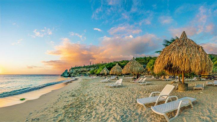 Playa Cas Abou al atardecer
