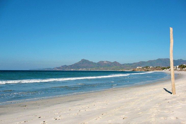 Plage à Litibu