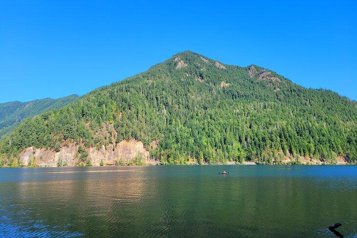 Kayakista en Lake Crescent