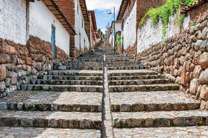Pflastersteinstufen im Ort Chinchero