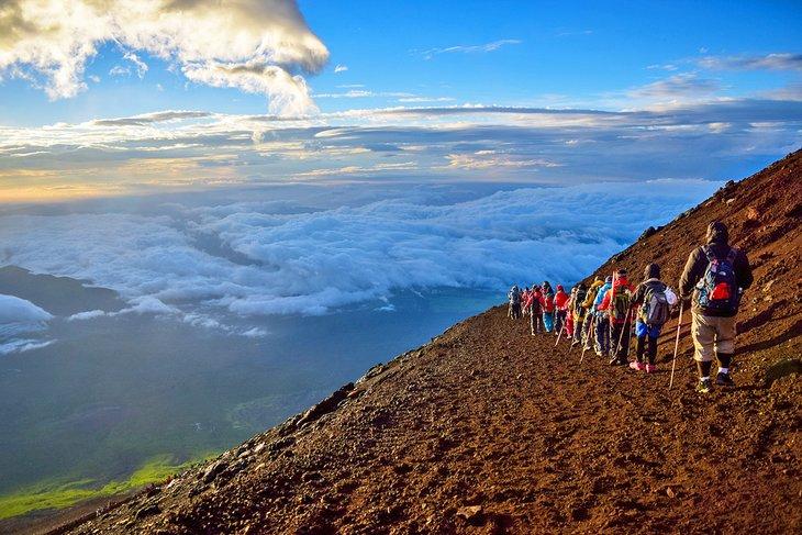 Randonneurs sur le Mont Fuji