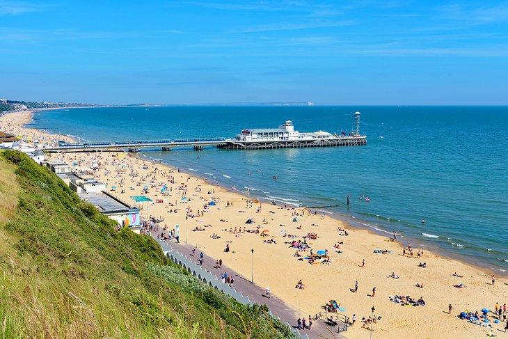 Playa y muelle de Bournemouth
