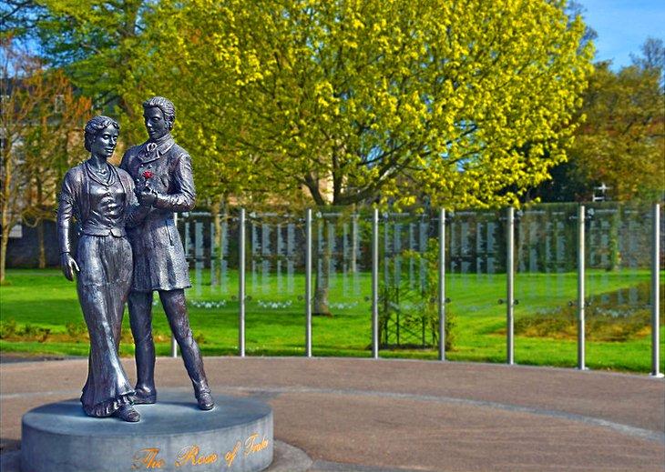 Estatua de la Rosa de Tralee, Parque de la Ciudad de Tralee