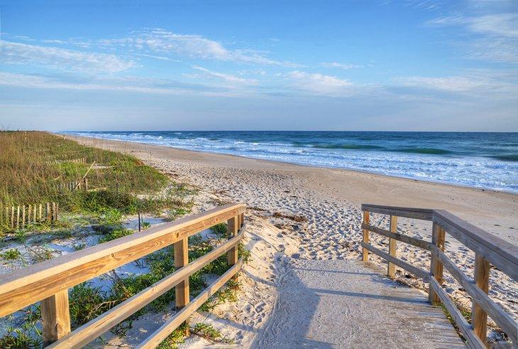 Sentier menant au Canaveral National Seashore