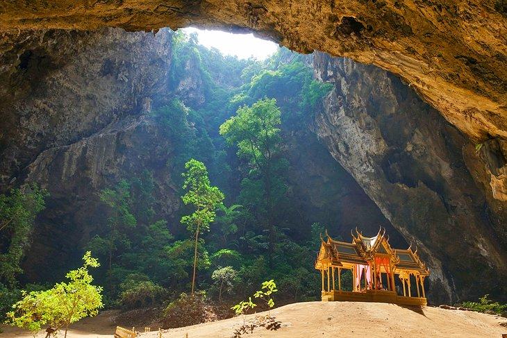 Pavillon in der Phraya Nakhon Höhle, Kao Sam Roi Yot Nationalpark
