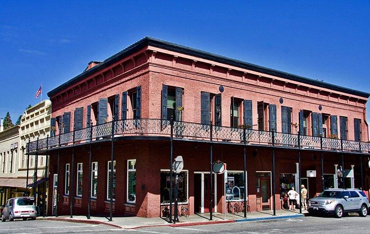 Antiguo edificio en el barrio histórico de Nevada City