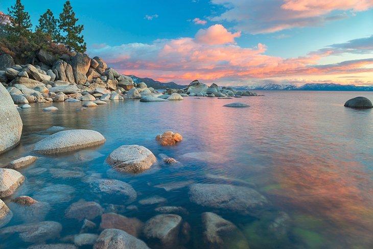 Atardecer en el Lago Tahoe Norte cerca de Tahoe City