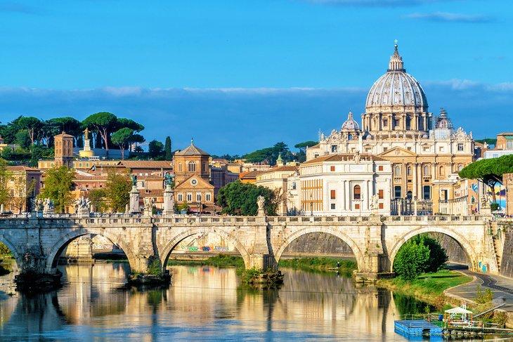 Basílica de San Pedro y Puente de San Ángelo en Roma