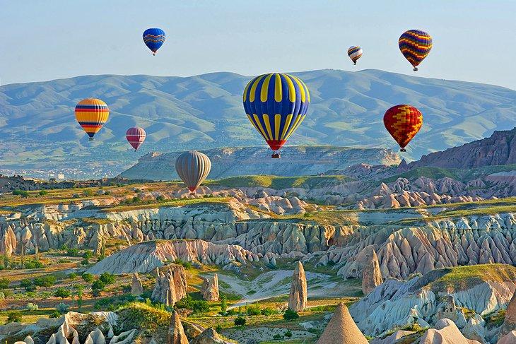 Globos volando sobre los Valles Rojo y Meskender