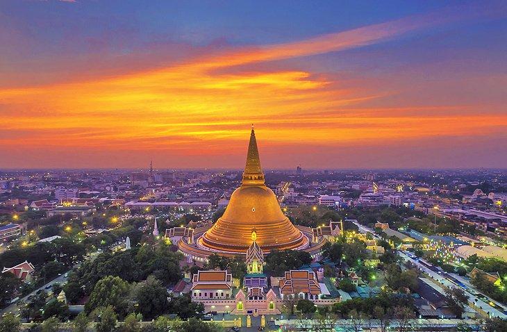 Nakhon Pathom al atardecer