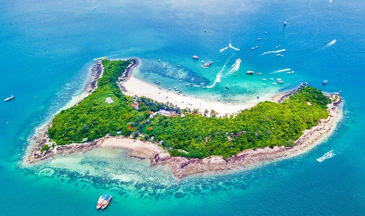 Vista aérea de la isla Koh Lan frente a Pattaya