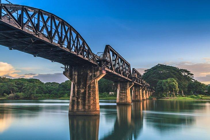 Puente del ferrocarril de la muerte sobre el río Kwai
