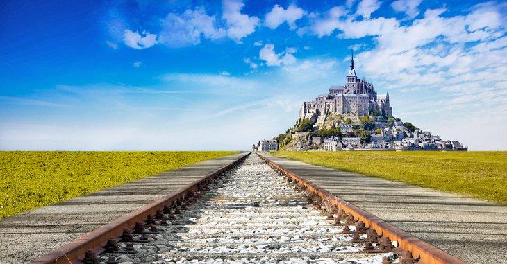 Vías del tren y Mont Saint-Michel