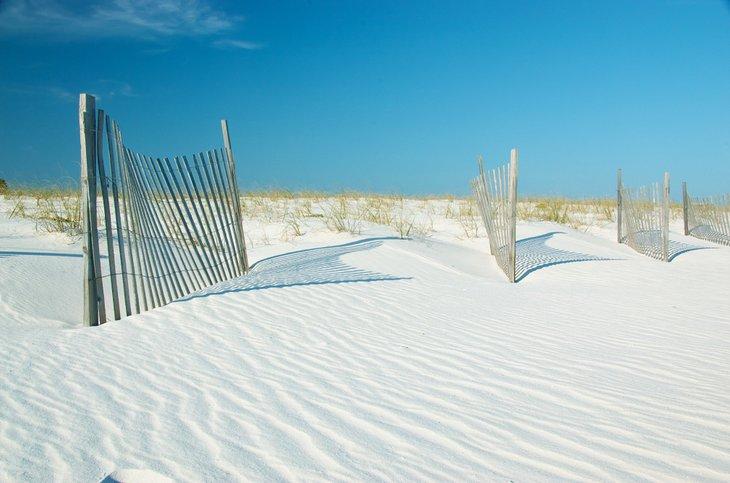 Dunas de arena en Gulf State Park, Gulf Shores, Alabama