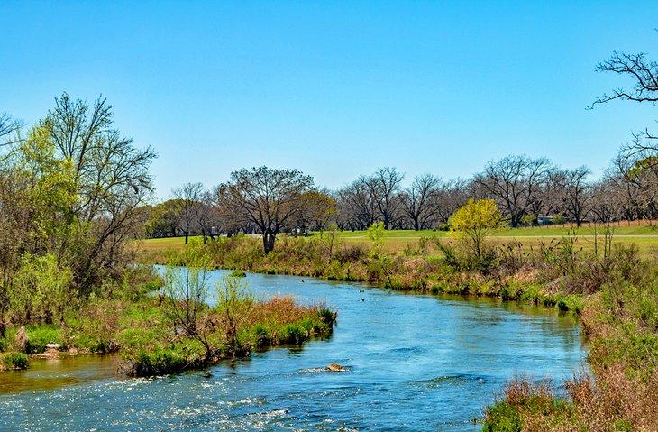 La rivière Pedernales au parc historique national Lyndon B. Johnson