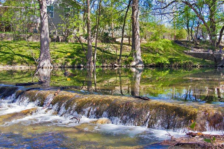 Ruisseau de cyprès à Wimberley, TX