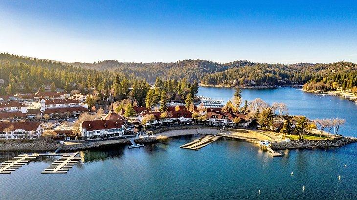 Vista aérea del pueblo de Lake Arrowhead