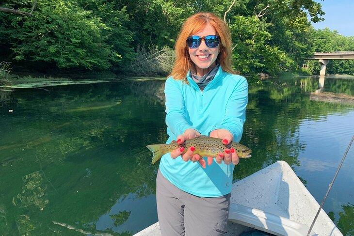 Autor mit einem wilden Bachforelle gefangen am South Holston River