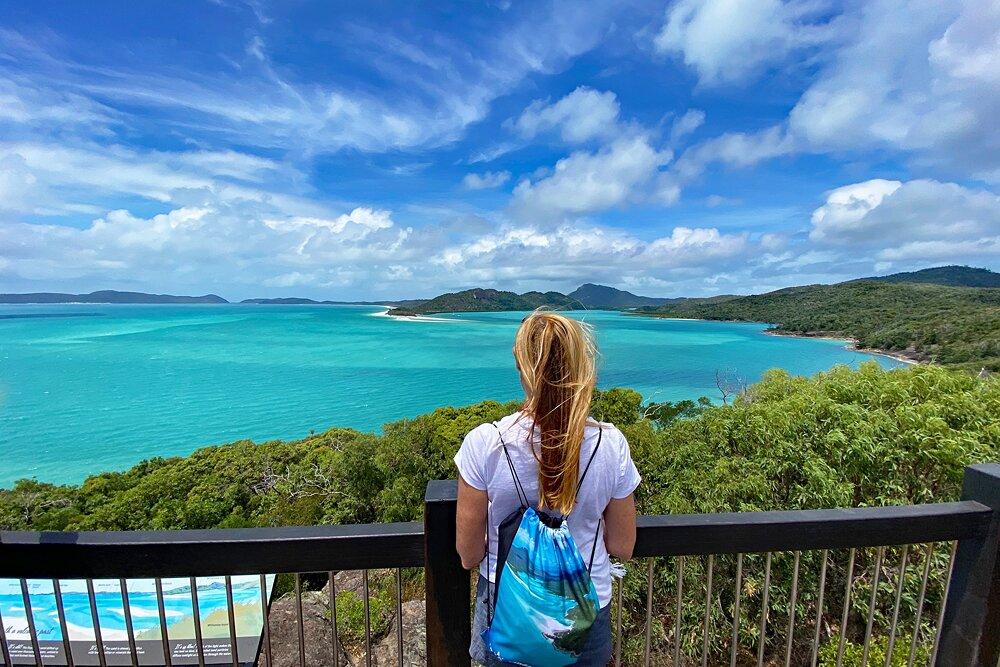 Autorin Karen Hastings genießt den Blick über Hill Inlet