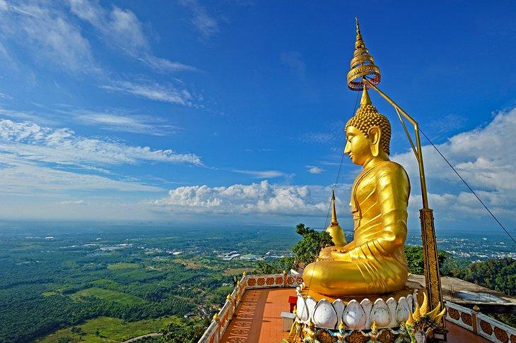 Buddha an der Spitze des Tiger Cave Temple