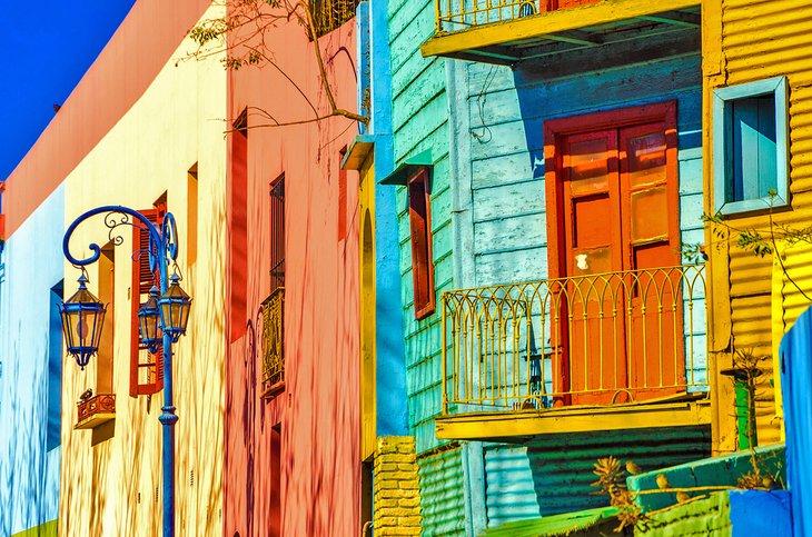 Colores brillantes de Caminito en La Boca, Buenos Aires