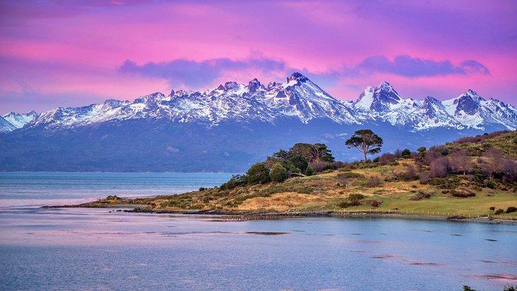 Canal Beagle y Parque Nacional Tierra del Fuego al atardecer