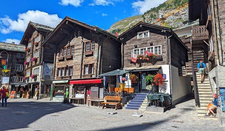 Edificios en el pueblo de Zermatt