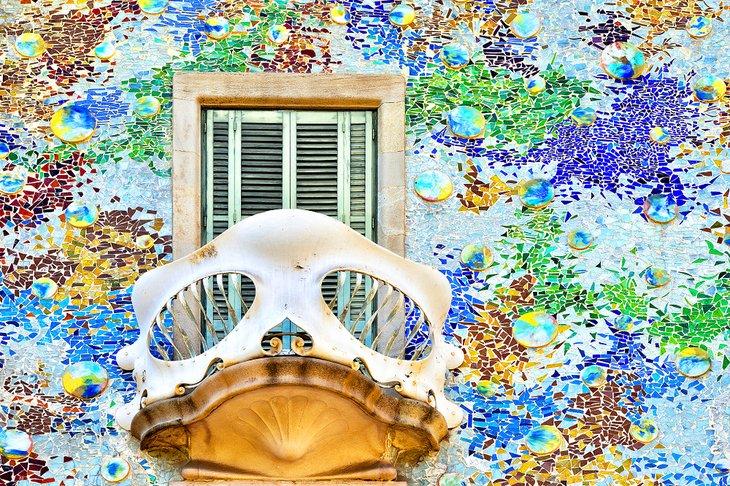 Balacón en forma de máscara en Casa Batlló