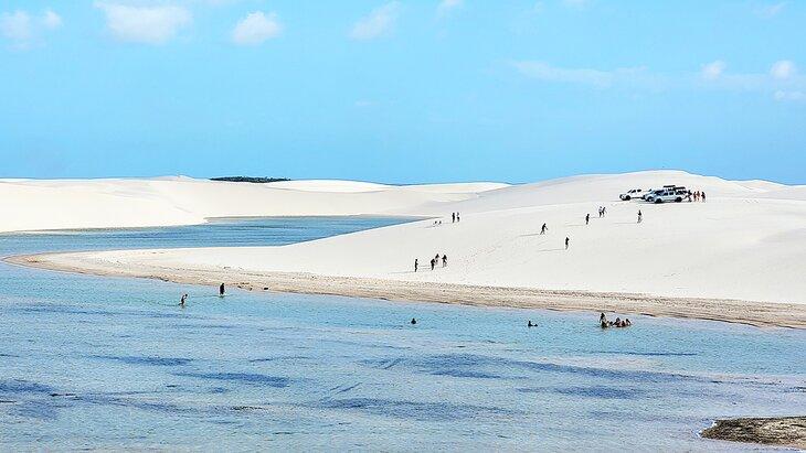 Grupos turísticos en el Parque Nacional de Lençóis Maranhenses