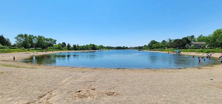 Playa en el Parque Lakefront Promenade