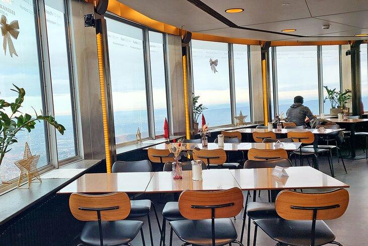 Restaurante en la torre de televisión
