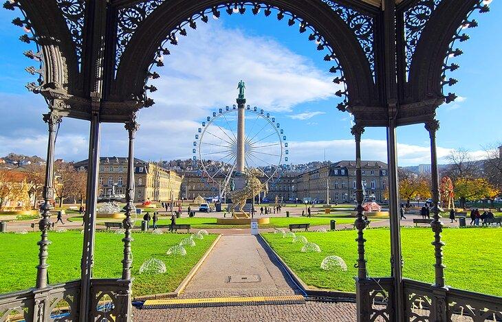 Schlossplatz en un día soleado