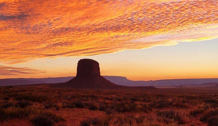 Atardecer en el Parque Tribal Navajo de Monument Valley