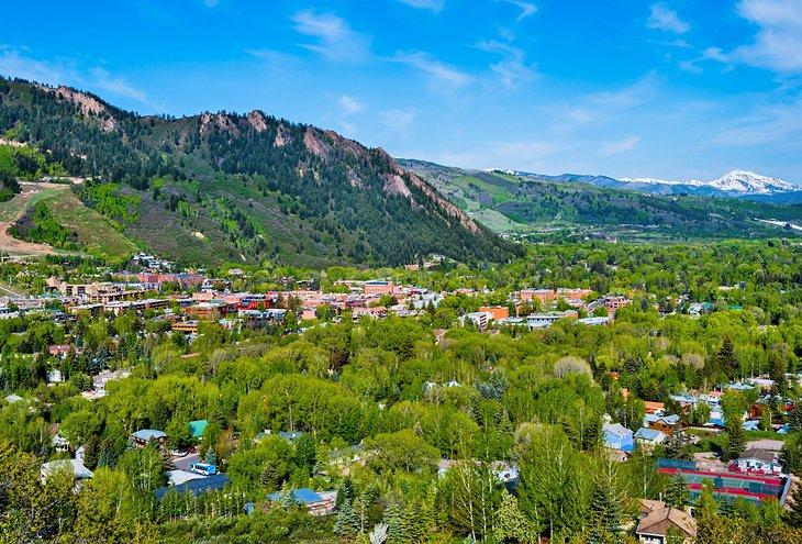 Von Denver nach Aspen: Möglichkeiten dorthin zu gelangen