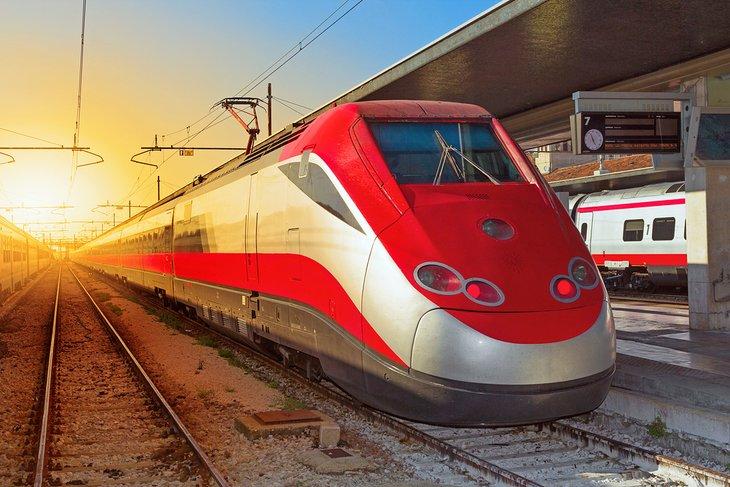 Von Rom nach Pisa: Möglichkeiten, dorthin zu gelangen