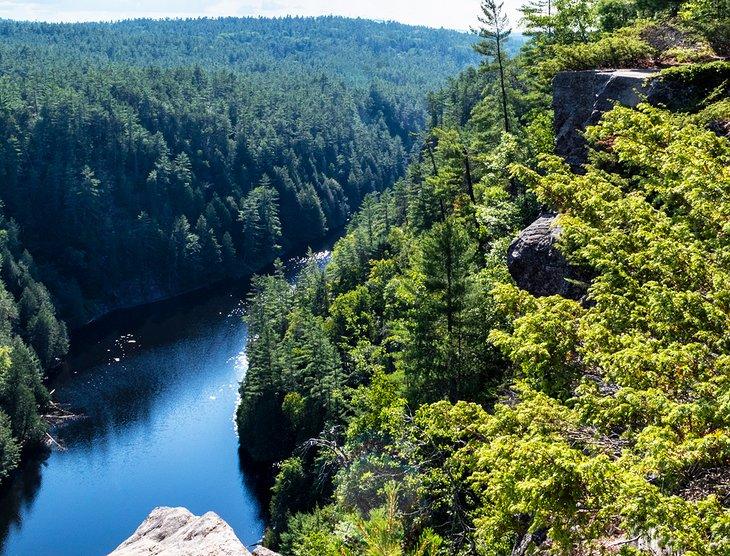 Sentiers de randonnée incontournables dans le parc provincial d'Algonquin