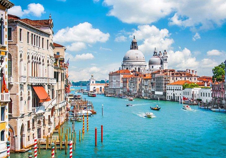 Von Mailand nach Venedig: Möglichkeiten dorthin zu gelangen