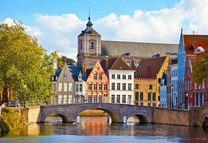 Von Paris nach Brügge: Möglichkeiten dorthin zu gelangen
